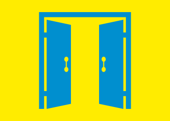 Eine symbolische, geöffnete Tür auf gelbem Grund.