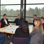 Im Rahmen des Berufsbildungskongress finden sich die Teilnehmenden in einem Workshop zu mehreren zu mehreren Arbeitsgruppen zusammen