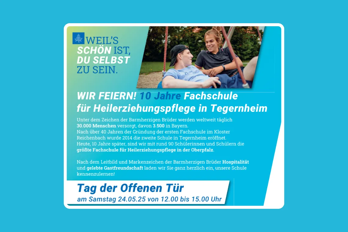 Zwei Jugendliche lächeln sich an. Unter Ihnen steht "Wir feiern 10 Jahre Fachschule für Heilerziehungspflege in Tegernheim".